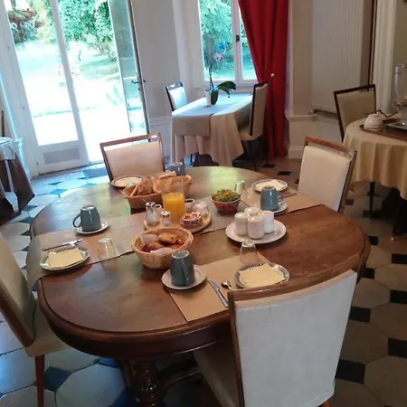 Chateau De Frühstückspension Pougy